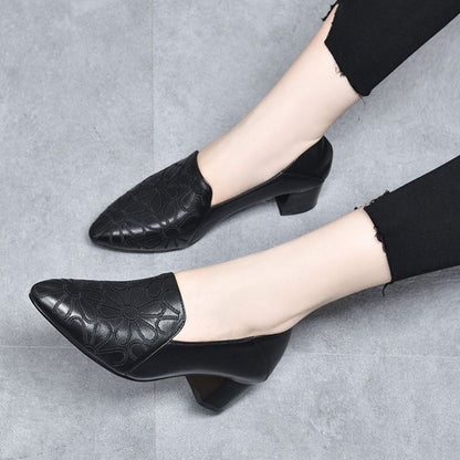Olene™ | Vegan Embroidery Pumps